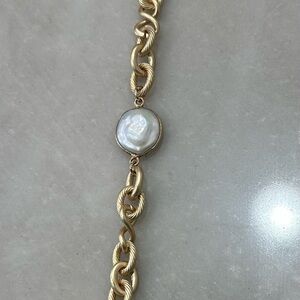 Elegant Gold and Pearl Women's Bracelet